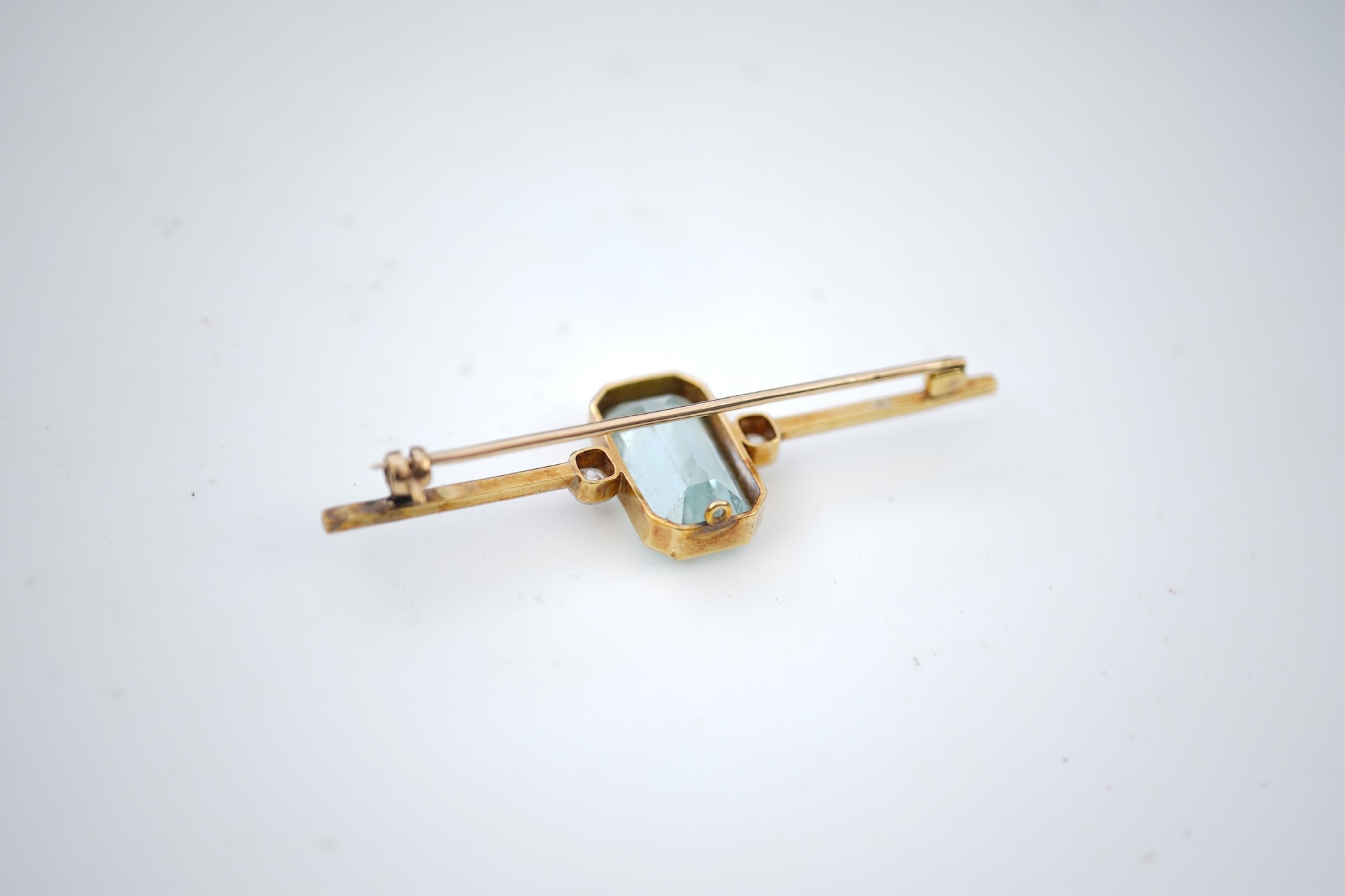 An aquamarine bar brooch, circa 1920